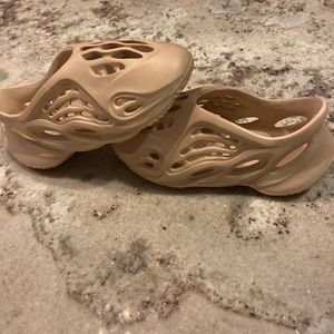 Kids Yeezy Foam Runners